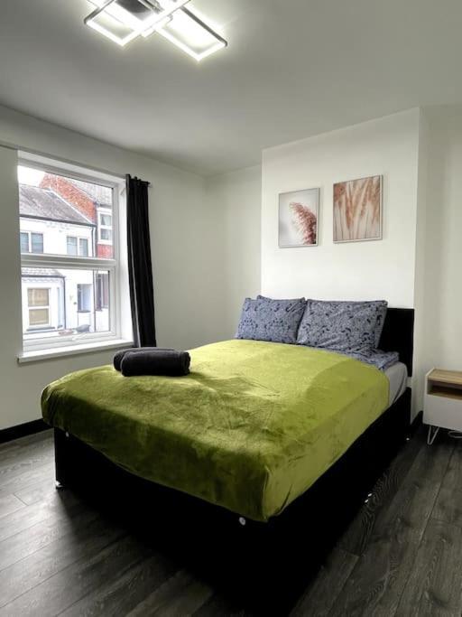Central Area Terraced House With Private Hot Tub Линкольн Экстерьер фото