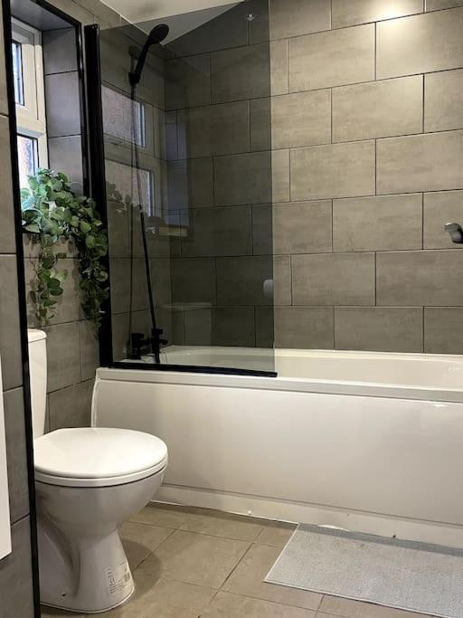 Central Area Terraced House With Private Hot Tub Линкольн Экстерьер фото